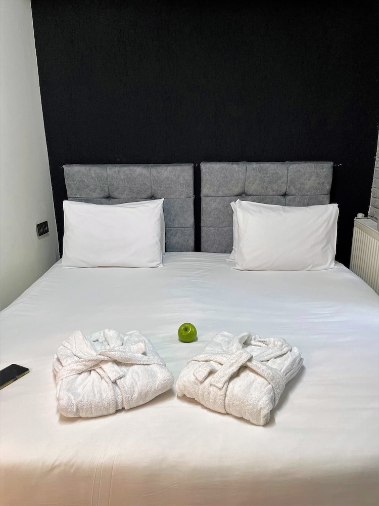 Standard Room, 1 Queen Bed, Non Smoking, Ensuite photo 1