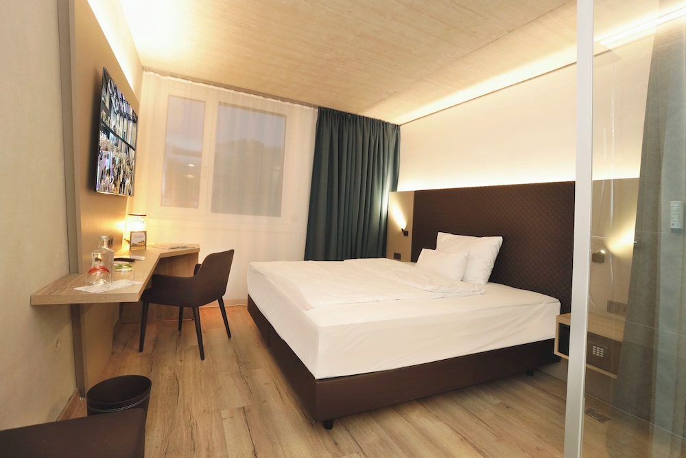 Design Double Room Single Use, 1 King Bed photo 1