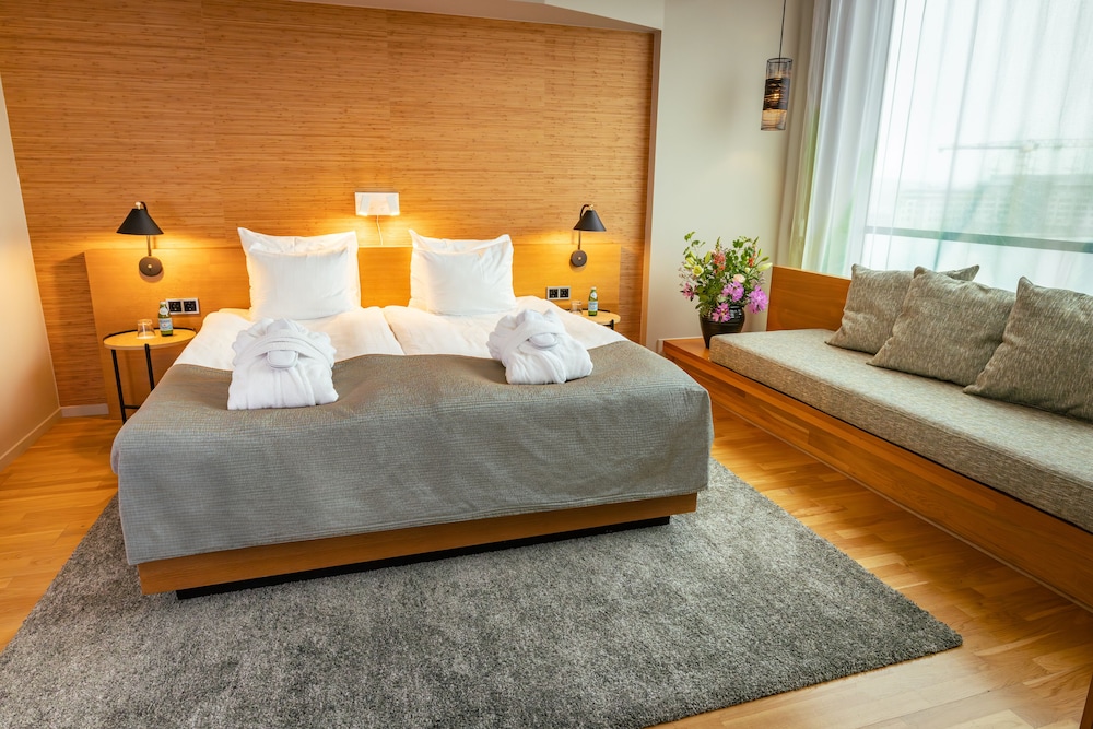 Suite, 1 King Bed with Sofa bed - Photo 1