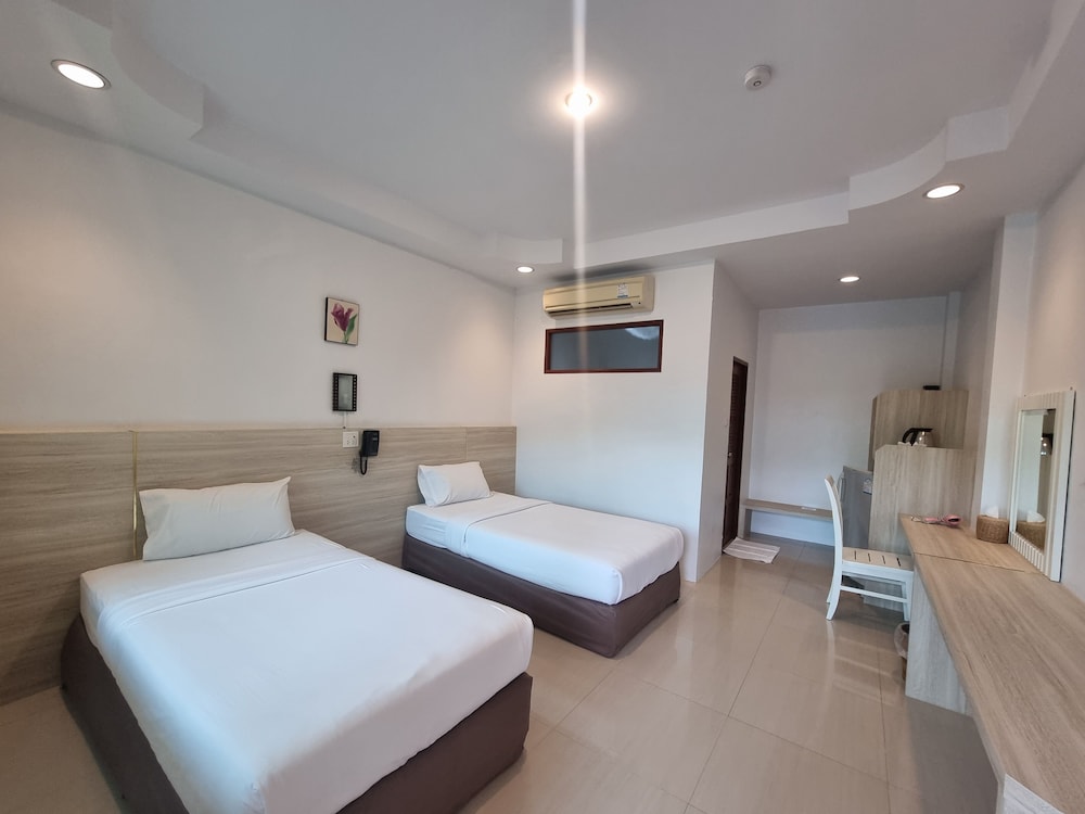 Superior Room, Pool View