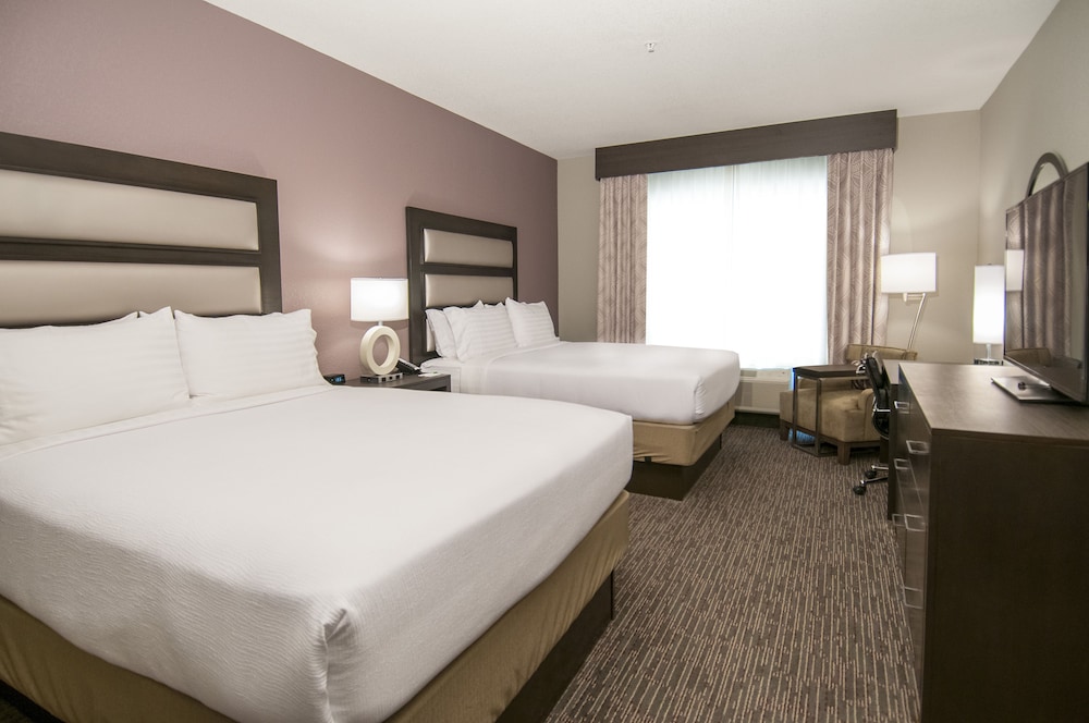 Standard Room, 2 Queen Beds, Accessible (Roll-In Shower) photo 2