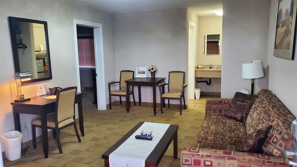 Deluxe Suite - Photo 3