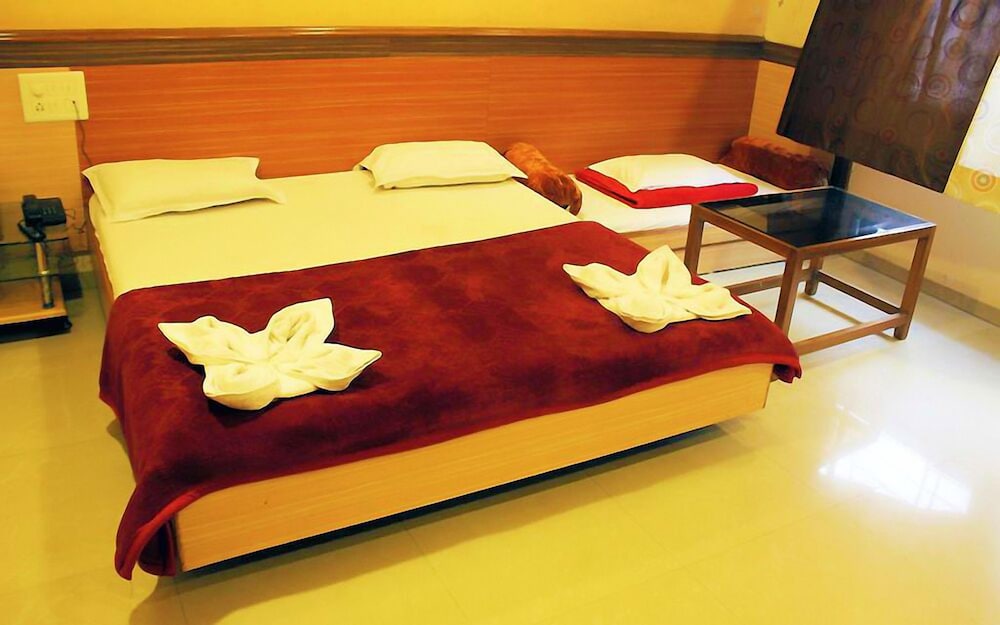 Basic Triple Room, Multiple Beds, City View photo 2