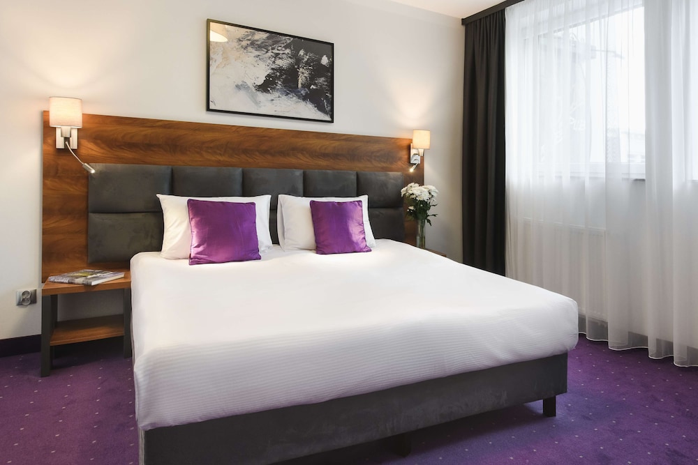 Suite, 1 King Bed with Sofa bed, Non Smoking (with Sofabed) - Photo 3