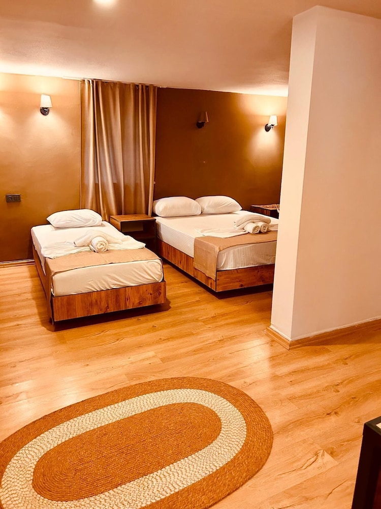 Basic Triple Room photo 1