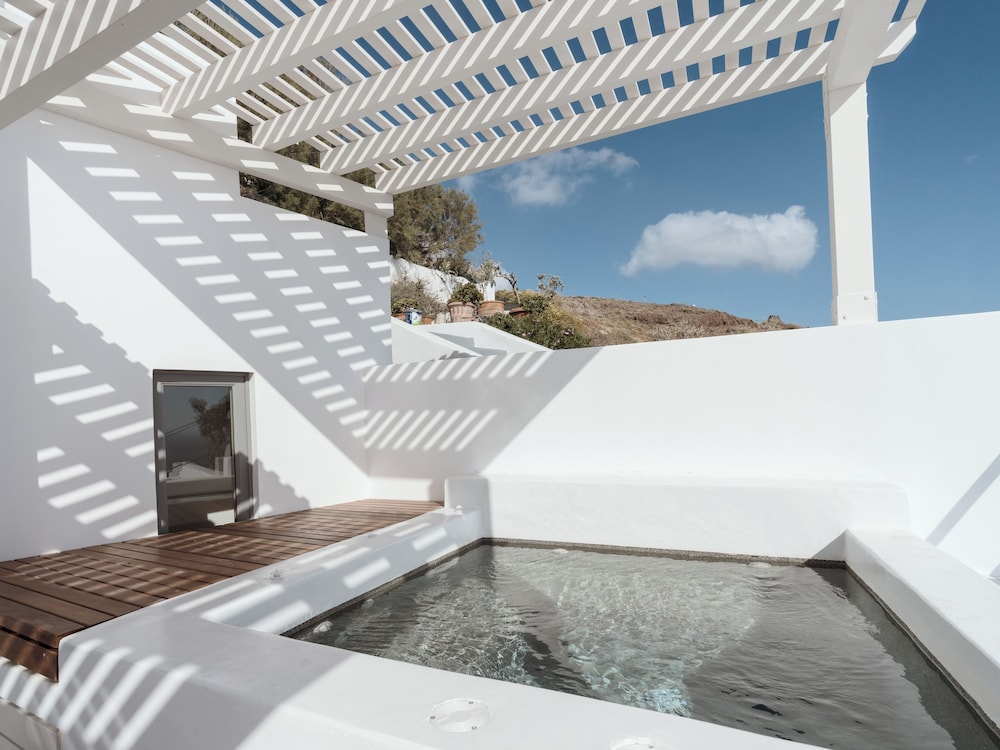 The Carpenter's Suite with Hot Tub & Caldera View - Photo 11