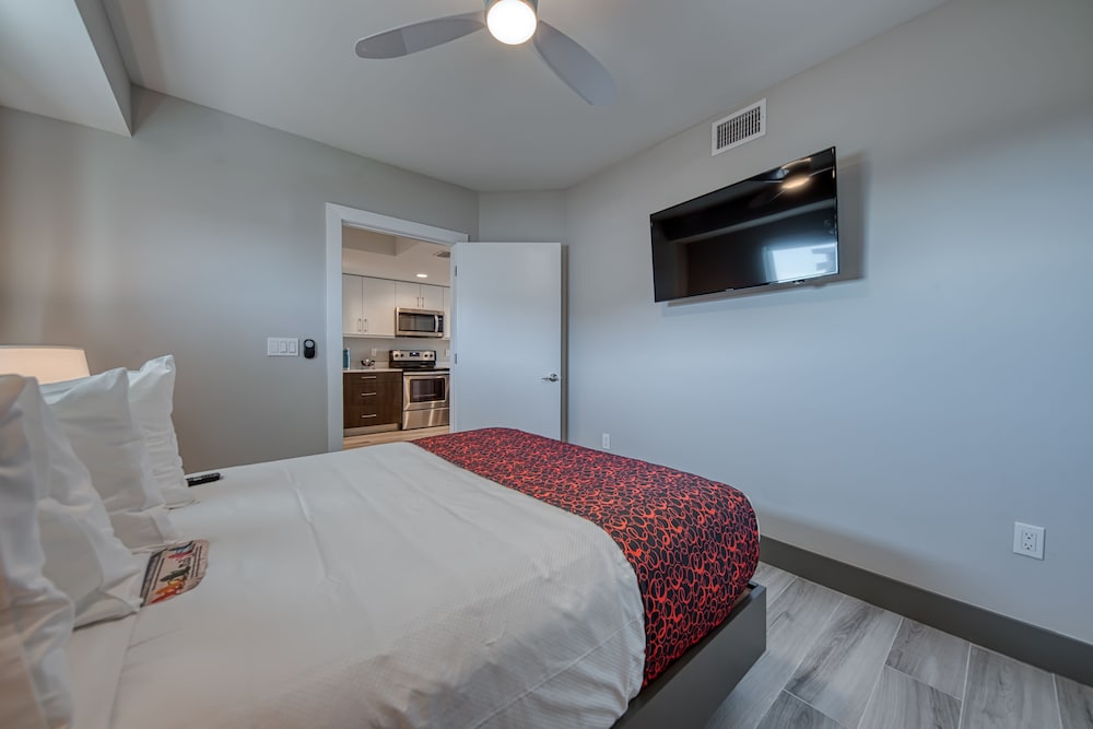 Suite, 2 Bedrooms, Bay View - Photo 3