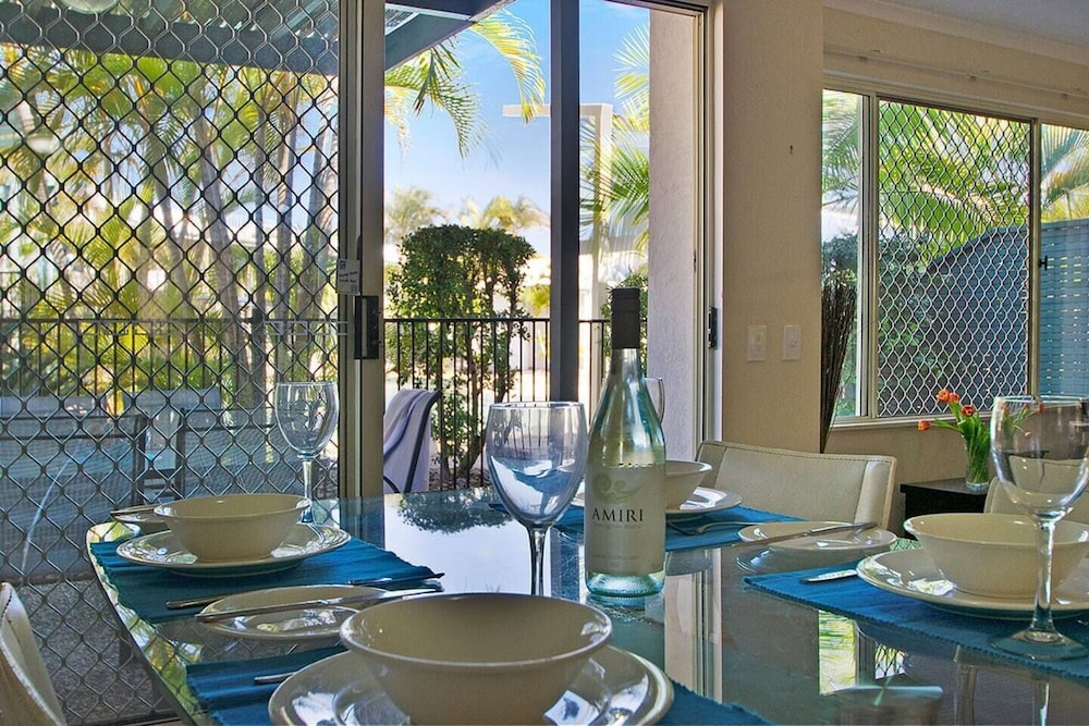 3 Bedroom Poolside Townhouse - Photo 2