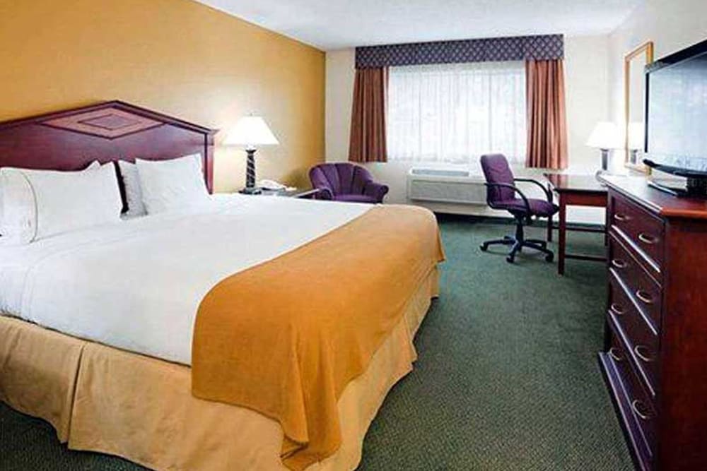 Suite, 1 King Bed, Non Smoking (Oversized) - Photo 4