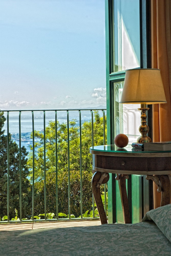 Deluxe Studio with Balcony  Sea View and Etna View (90 meters from the main building) - Photo 7
