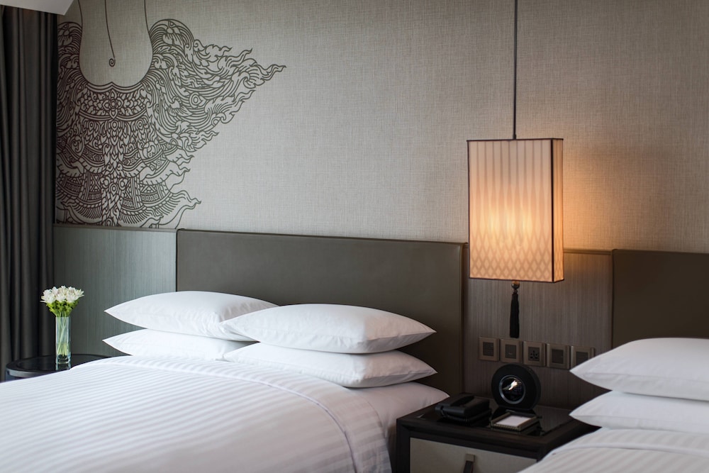 Room, 2 Double Beds thumbnail 5