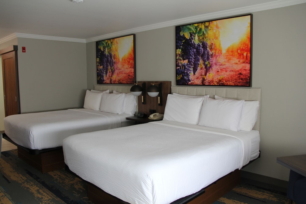 Room, 2 Queen Beds, Non Smoking - Photo 5