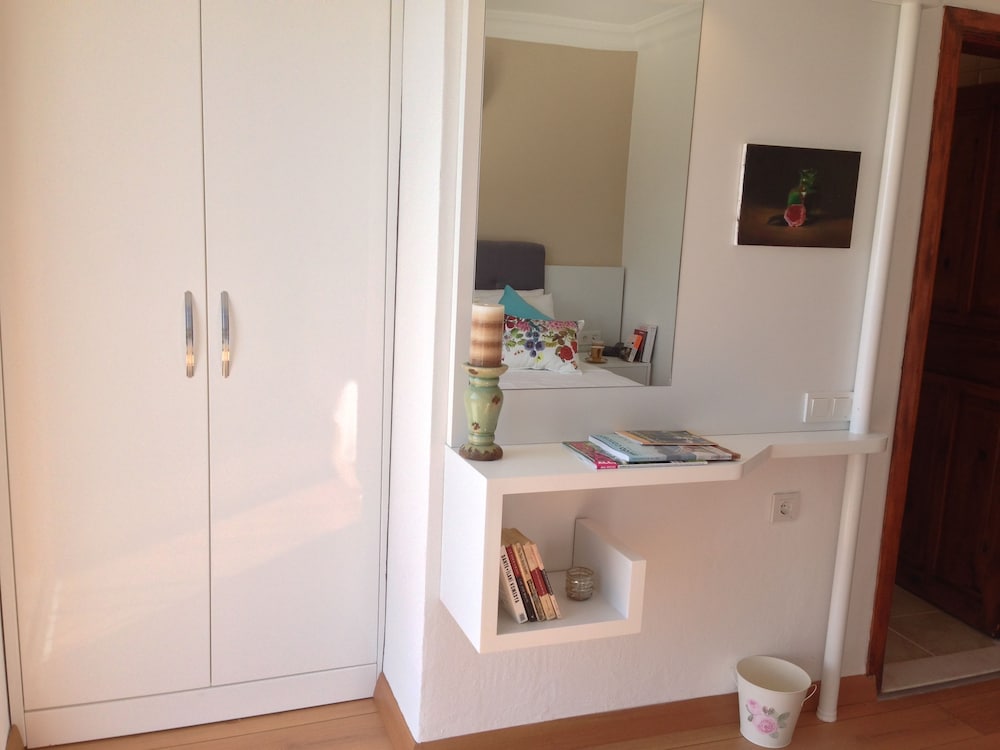 Standard Double Room, 1 Double Bed, Non Smoking, Partial Sea View
