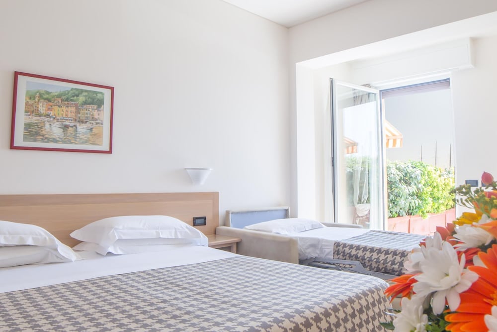 Triple Room, 1 Bedroom, Terrace, Sea View - Photo 3