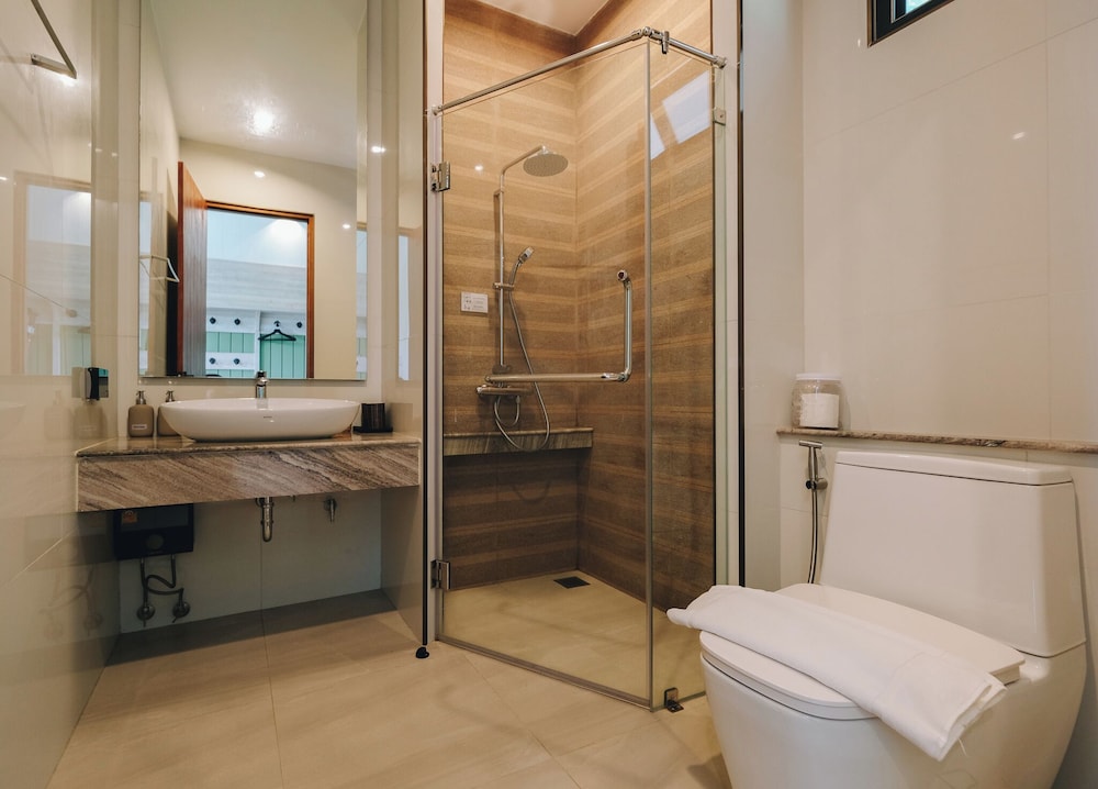 Deluxe Twin Room, River View - Photo 7