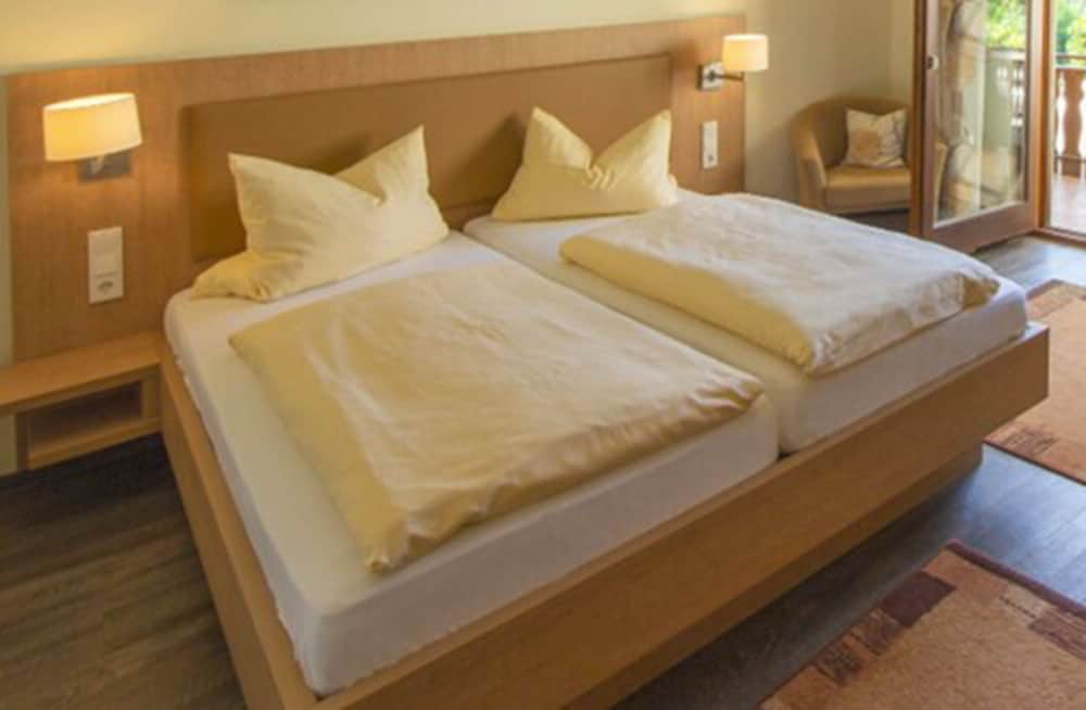 Standard Double Room Single Use, 1 Double Bed, Non Smoking, Garden View photo 3