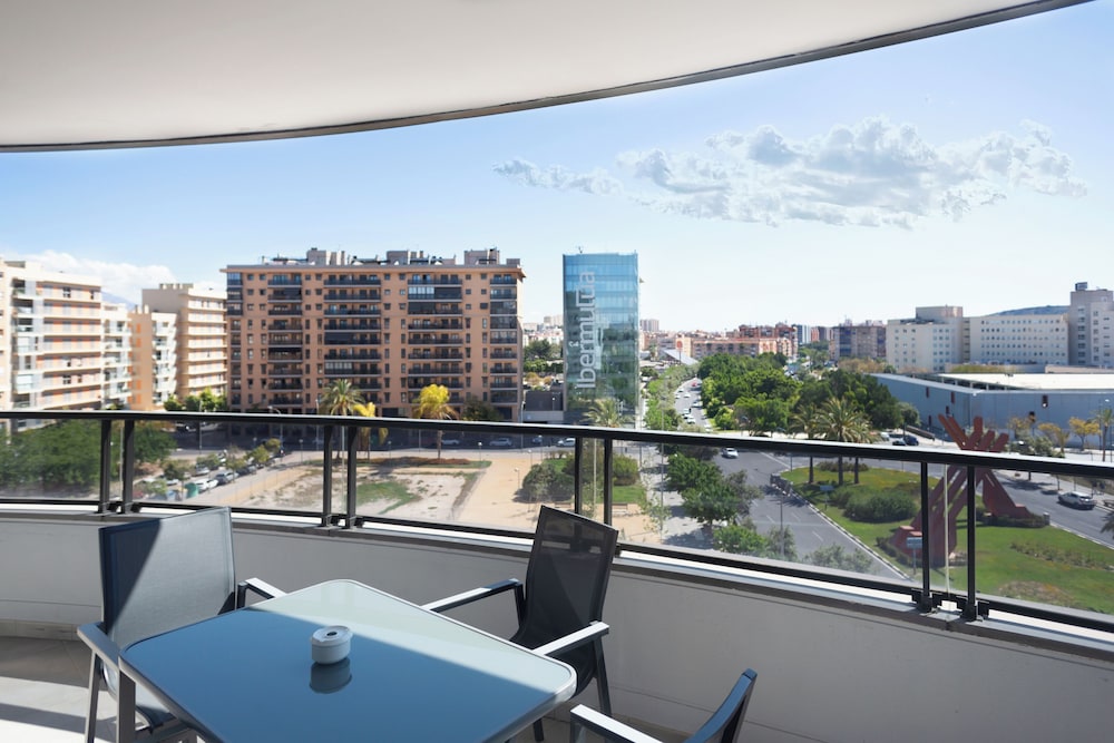 Premium Suite, City View