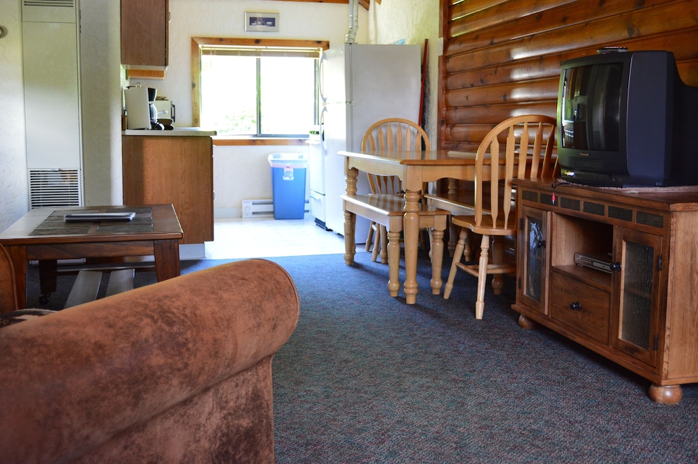 Cabin, 1 Bedroom (Birch @ Wildwood - Not Pet Friendly) photo 3