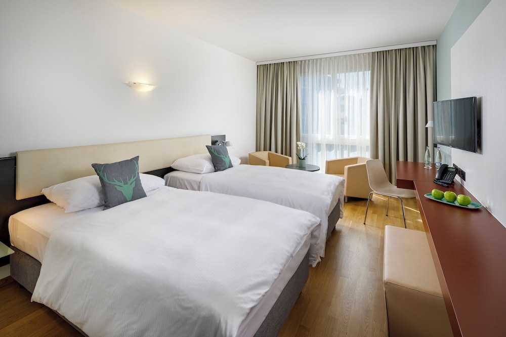 Allegra Room - Photo 1