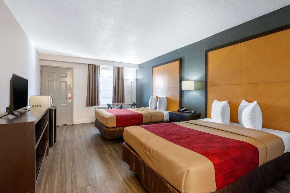 2 Double Beds, No Smoking - Photo 4