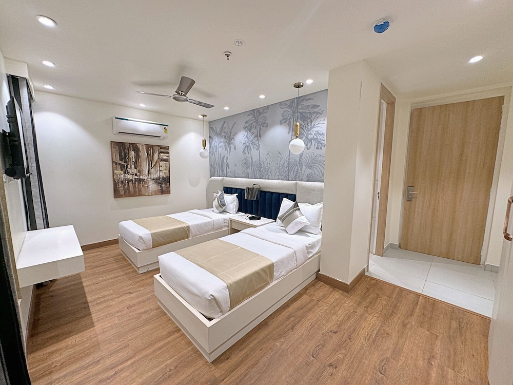 Standard Double or Twin Room, No Windows - Photo 19