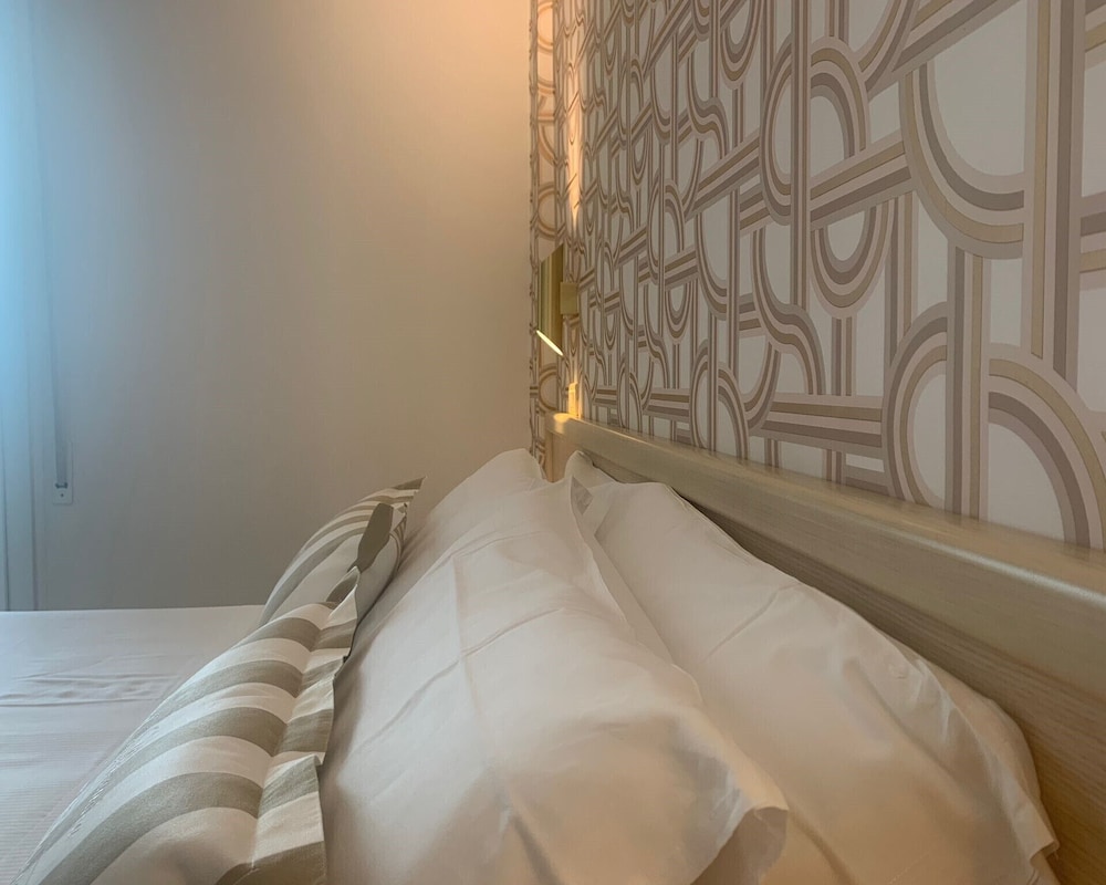 Economy Triple Room, 1 Bedroom, Partial Sea View - Photo 7