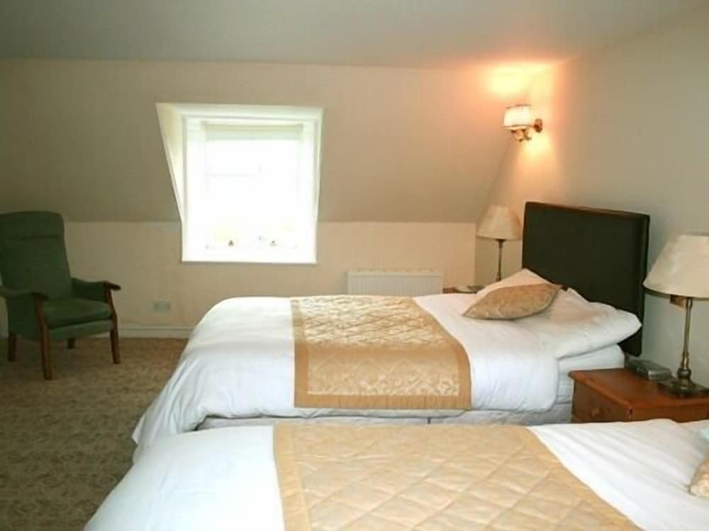 Standard Quadruple Room, Ensuite (Autumn Room) photo 3