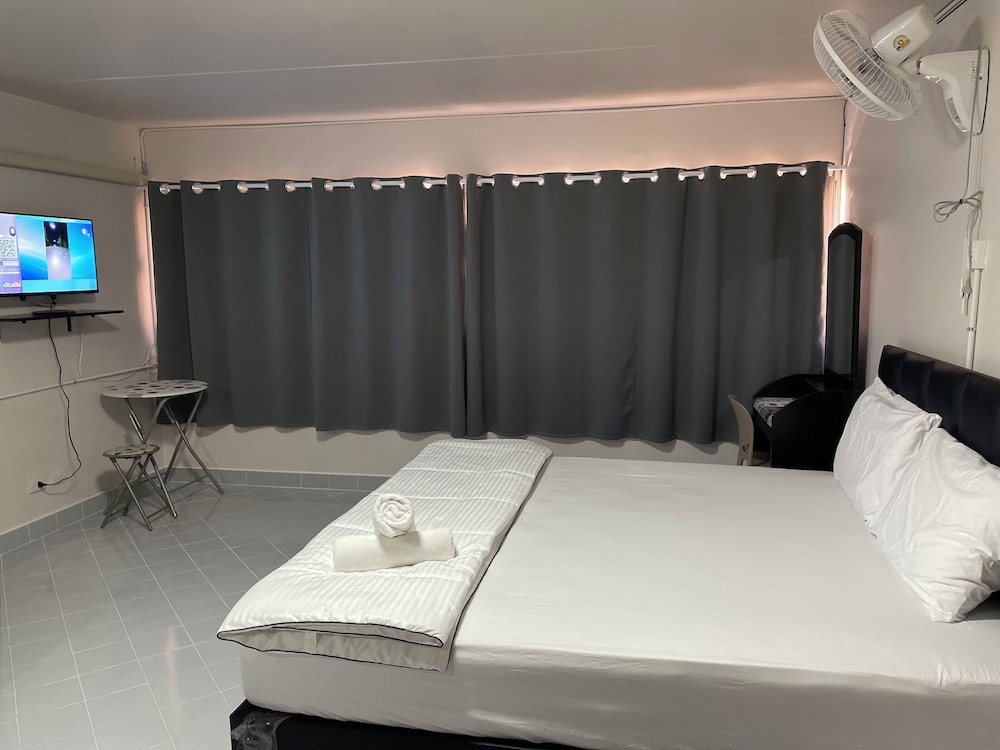 Studio 1 king bed standard photo 1