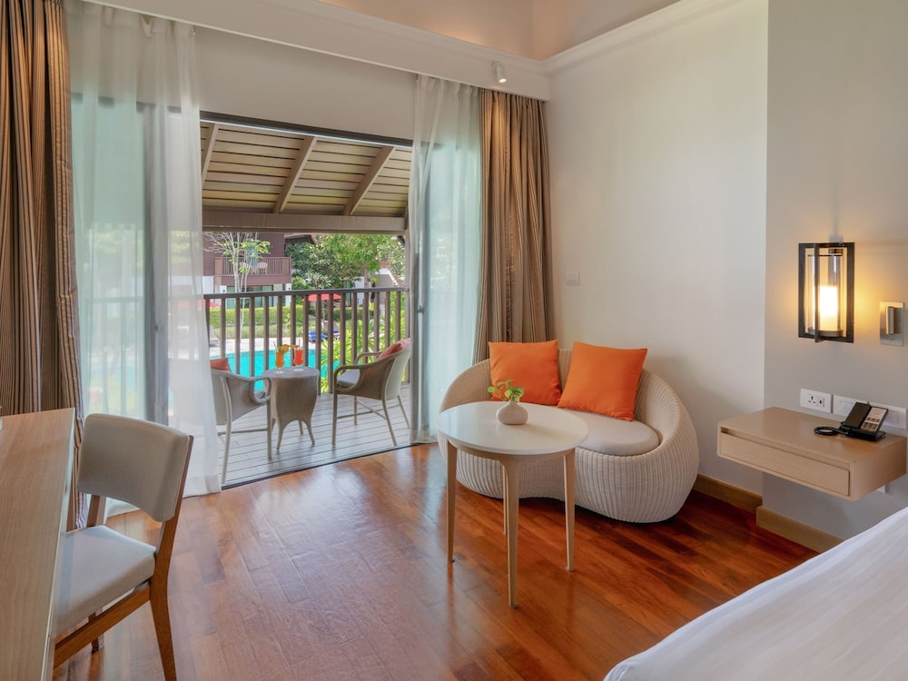 Deluxe King Room with Pool view -Thai Village Wing - Photo 5