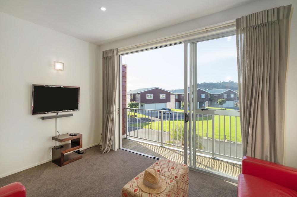 Apartment 43, Two bedroom and a “sleep out” plus Two bathrooms photo 2