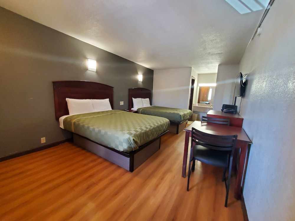 Room, 2 Queen Beds, Non Smoking photo 1