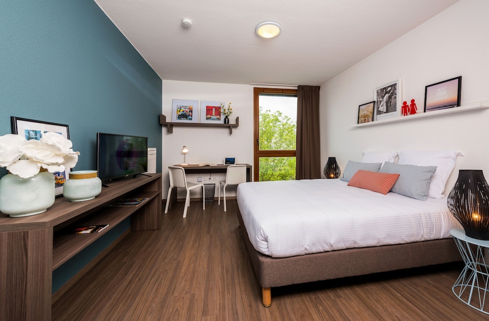 Business Studio, 1 Queen Bed, Kitchenette photo 1
