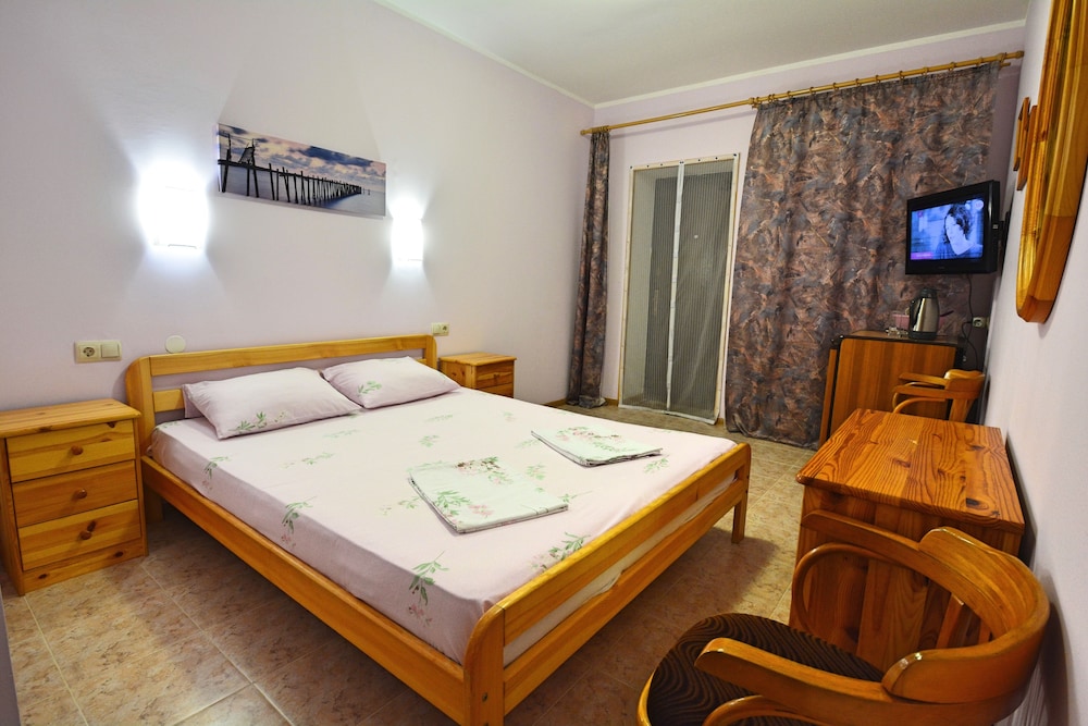 Economy Double Room photo 1