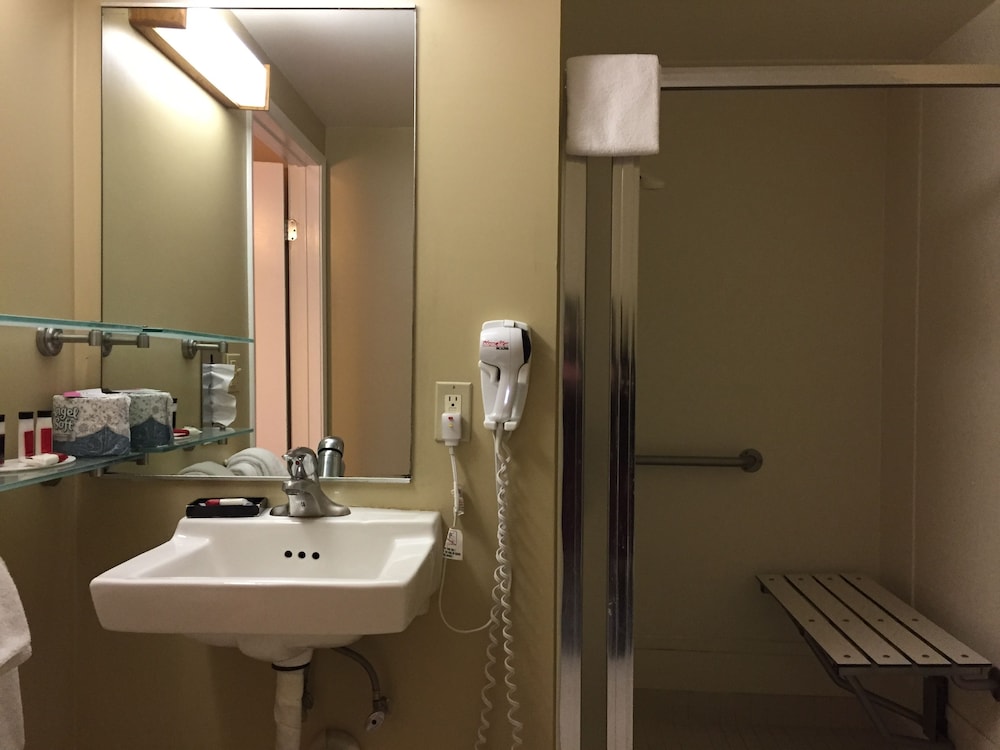 Room, 1 Queen Bed, Accessible, Non Smoking thumbnail 5