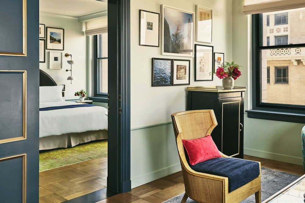 Suite, 1 Bedroom, City View thumbnail 5