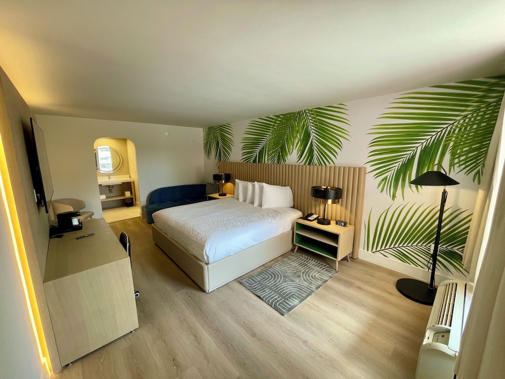 Suite, 1 King Bed with Sofa bed, Non Smoking (Mobility) - Photo 4