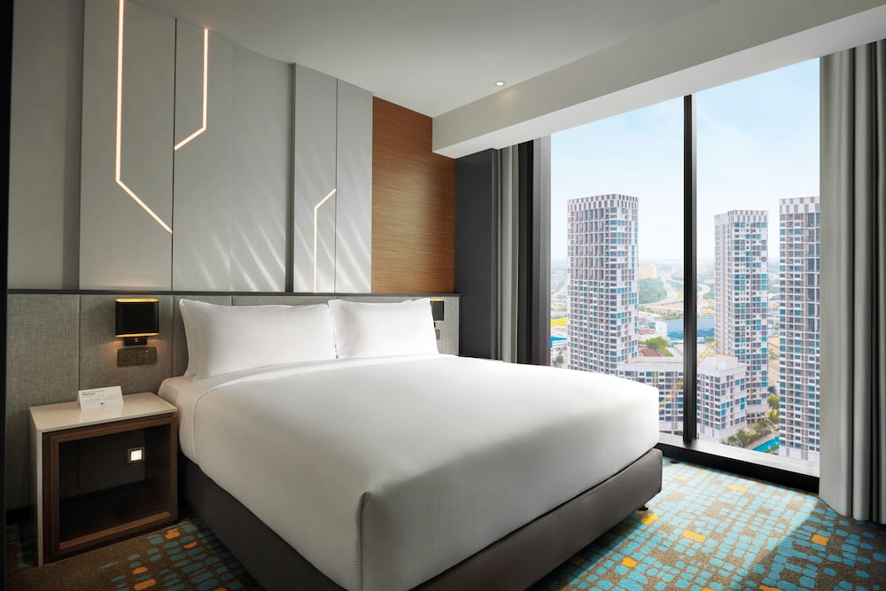 Premium Suite, 1 King Bed - Photo 1