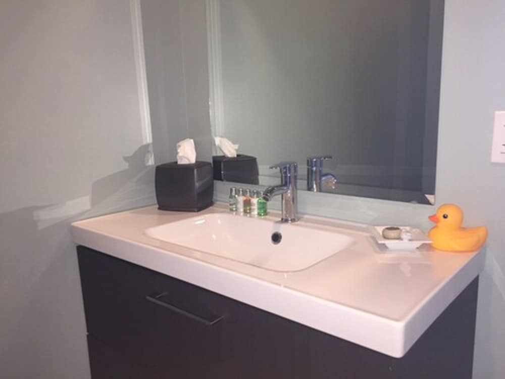 Elite Room, 1 King Bed, City View photo 2