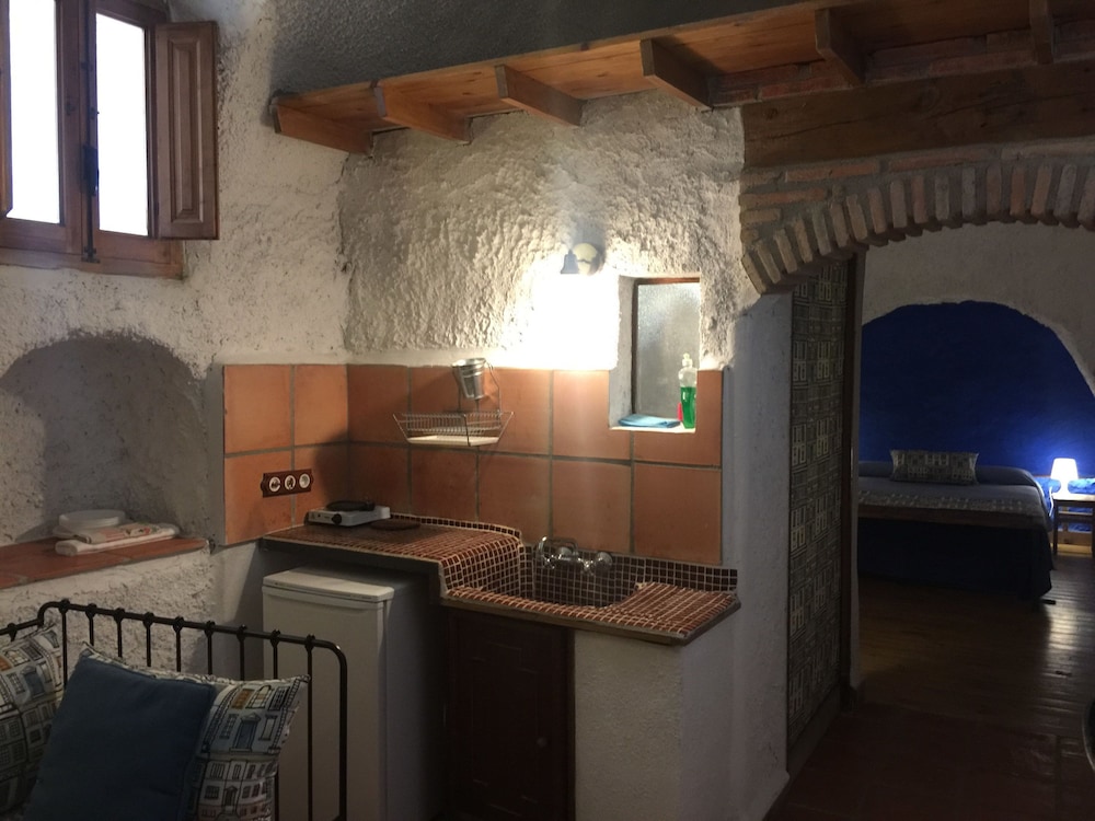 House, Hot Tub (Cave) photo 2