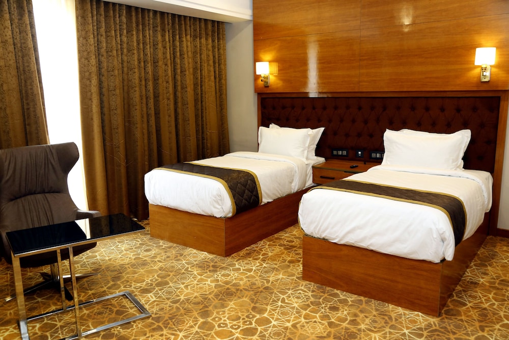 Deluxe Double or Twin Room - Photo 11