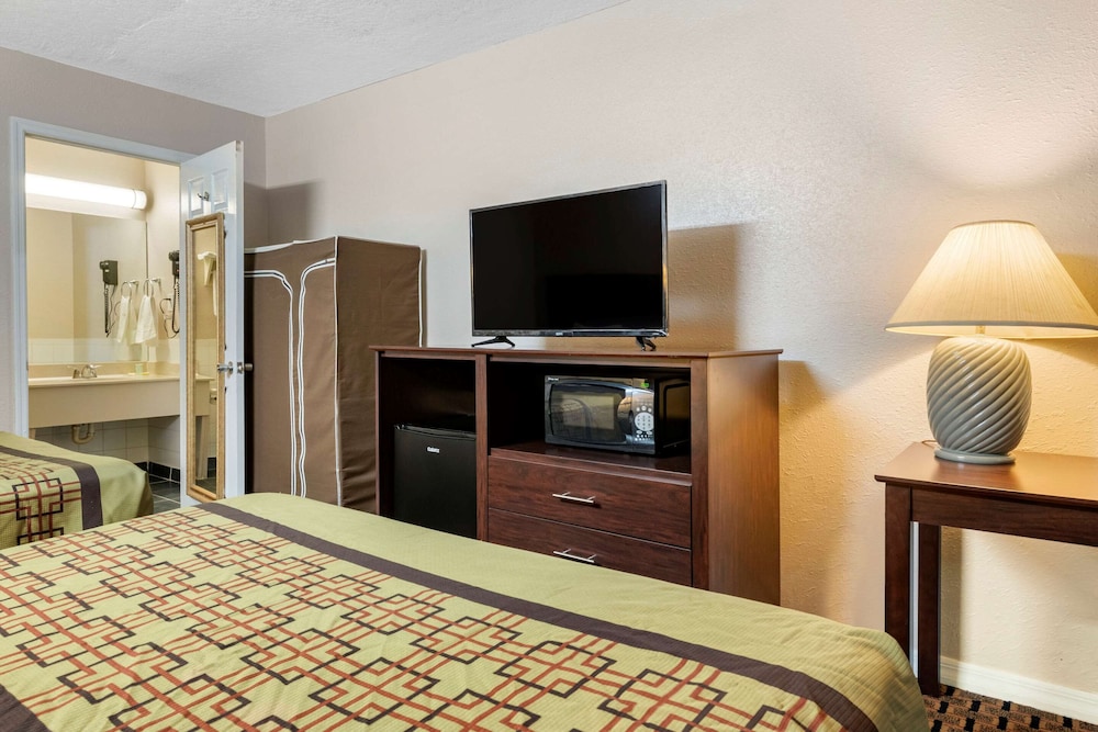 Room, 2 Double Beds, Accessible, Non Smoking photo 3