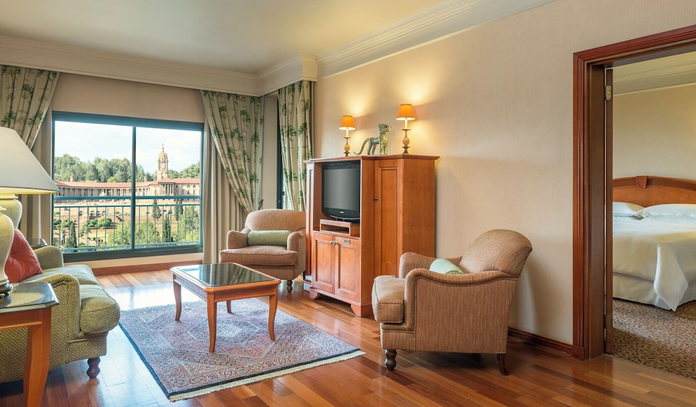 Premium Room, 1 King Bed, Balcony, City View photo 1
