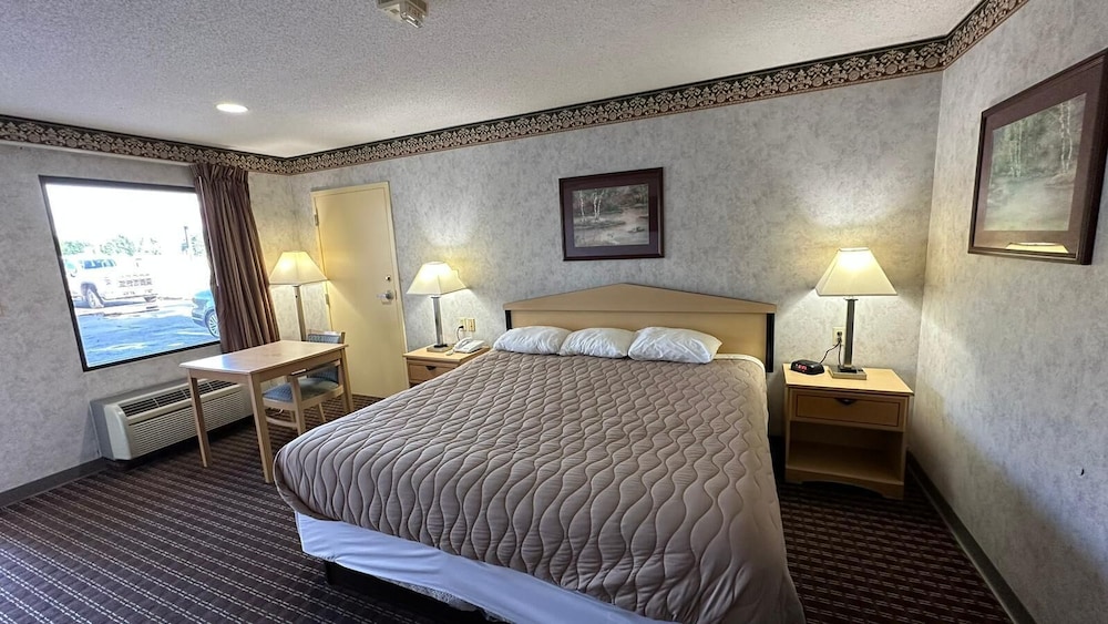 Standard Room, 1 King Bed, Accessible, Non Smoking photo 2