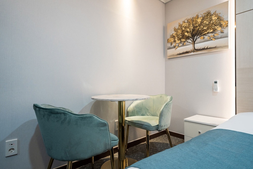 Standard Double Room - Photo 7