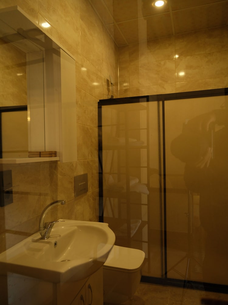 Deluxe Triple Room - Photo 9