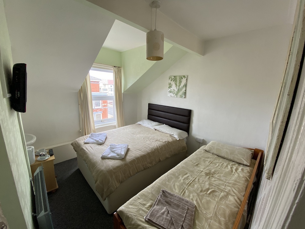 Deluxe Triple Room, Shared Bathroom