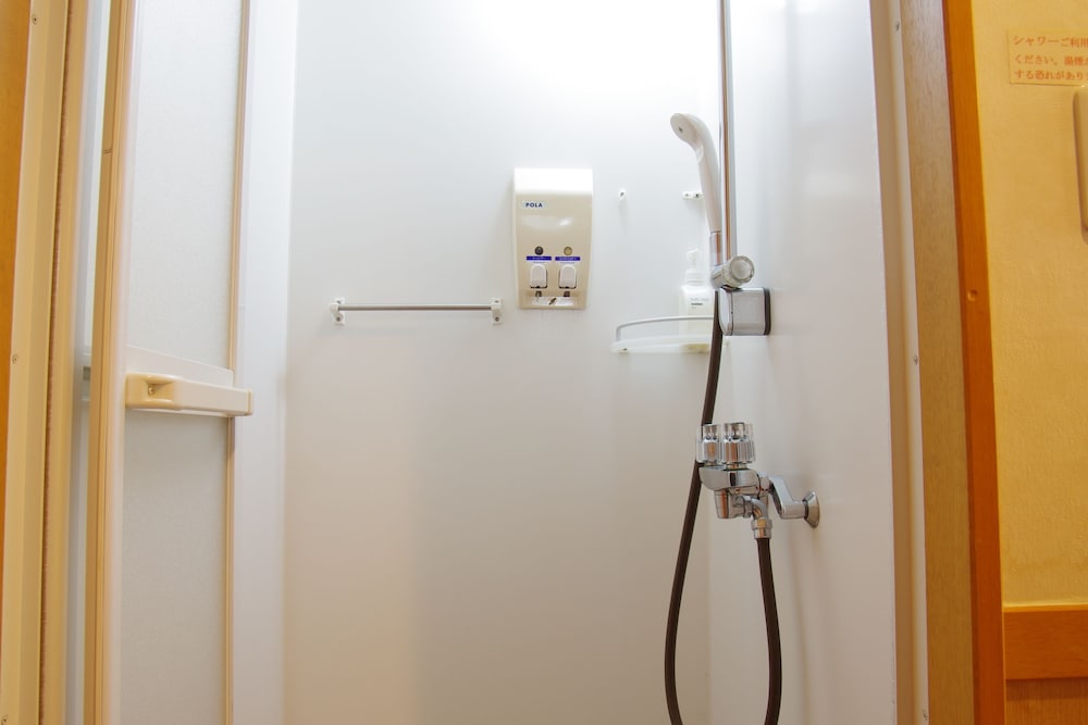 Standard Room with Shower, Non Smoking - Photo 4