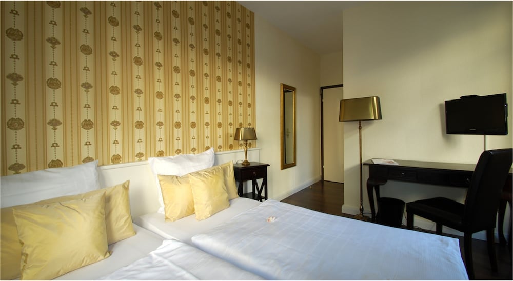 Basic Double or Twin Room - Photo 5