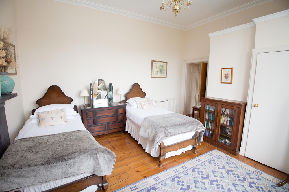 Family Room, Garden View
