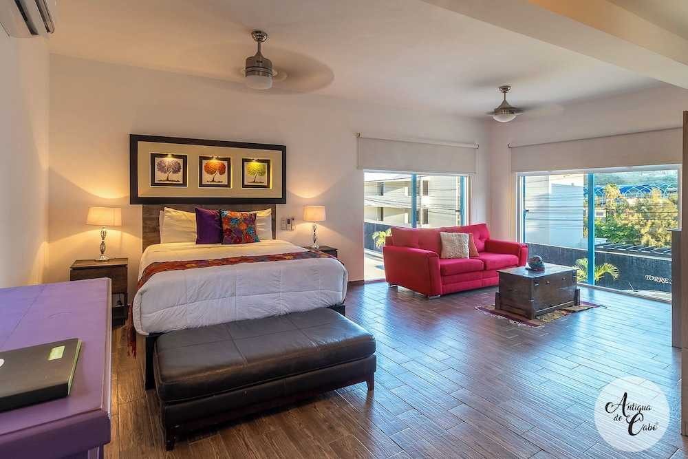 Deluxe Studio, 1 Queen Bed with Sofa bed, Microwave, City View photo 2